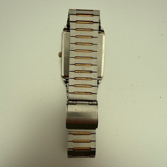 Vintage Seiko Quartz Analog Wristwatch Silver Gold Square Date Indicator